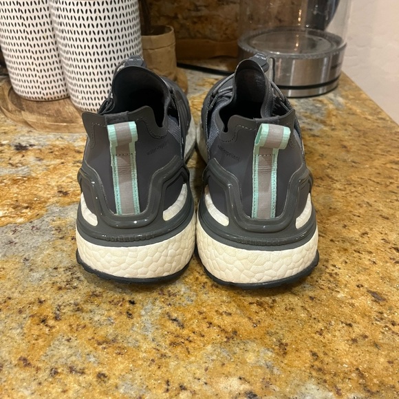 Adidas Ultraboost Cold RDY size 9 - Picture 4 of 9